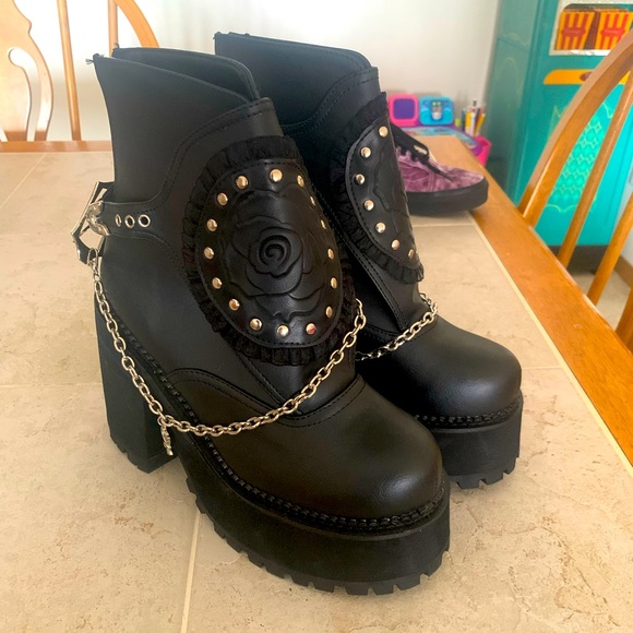 demonia assault boots